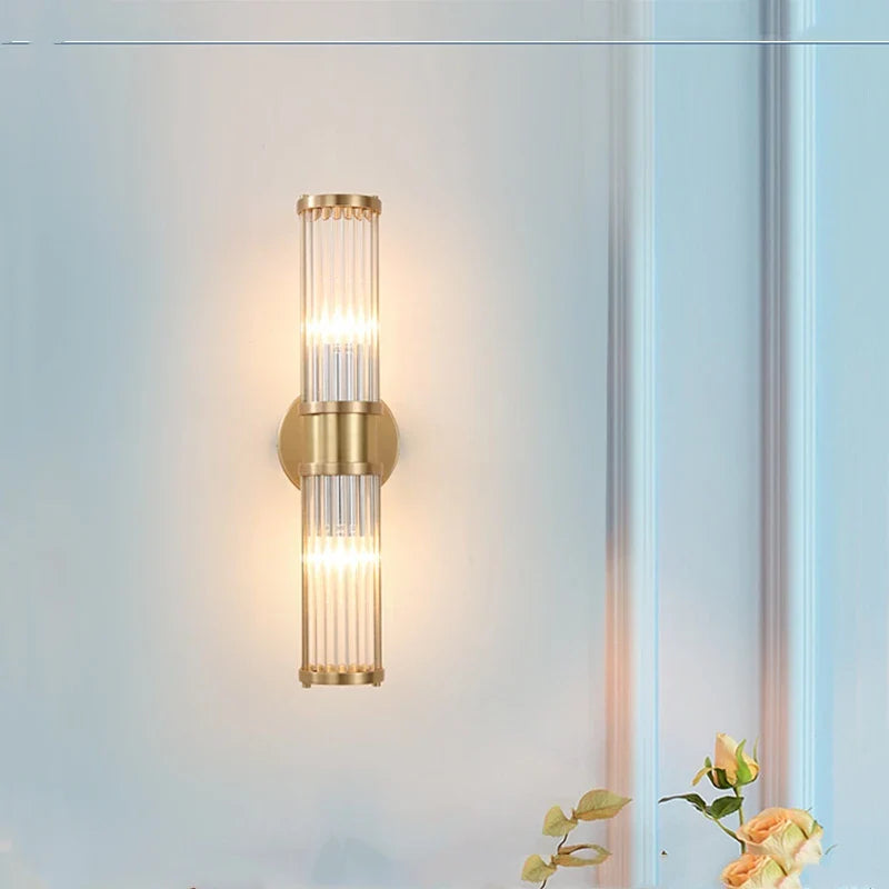 Luminaire mural design cristal LED avec deux abat-jours cylindriques éclairage chaud intégré.