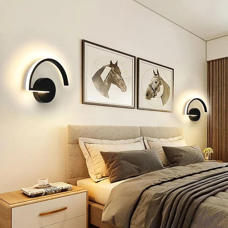 Deux appliques murales LED modernes LUMINAIRE MAISON offrent un éclairage d'accent minimaliste.