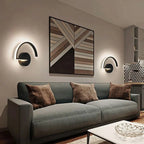 Deux appliques murales LED LUMINAIRE MAISON design illuminent élégamment un mur.