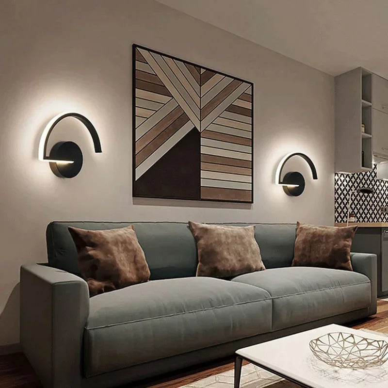 Deux appliques murales LED LUMINAIRE MAISON design illuminent élégamment un mur.