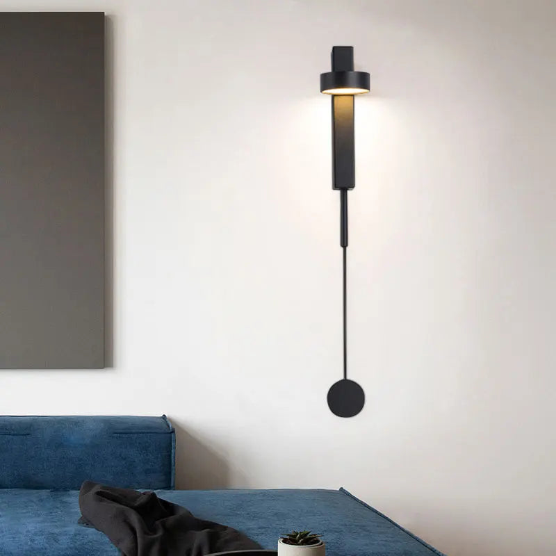Applique murale nordique en fer peint blanc, fixée sur un mur, style minimaliste moderne.