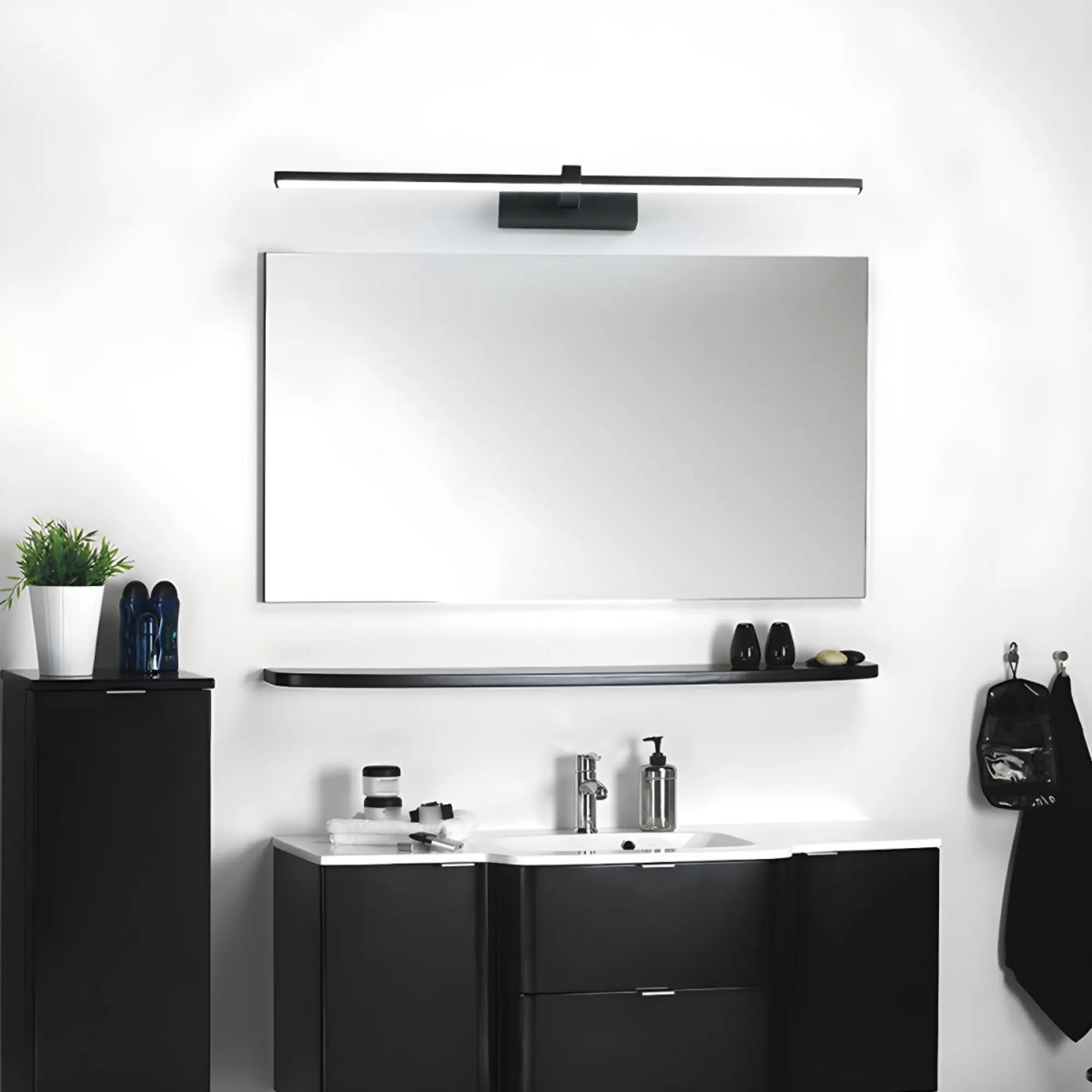 LED applique murale LUMINAIRE MAISON moderne en acier pour miroir, style minimaliste.