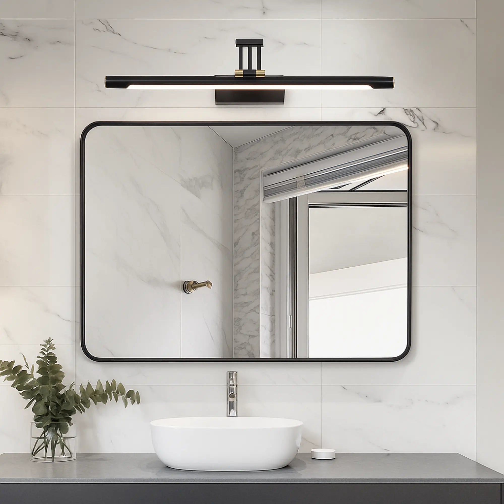 Applique murale LED IP44 LUMINAIRE MAISON noire, émet une lumière blanche éclatante.