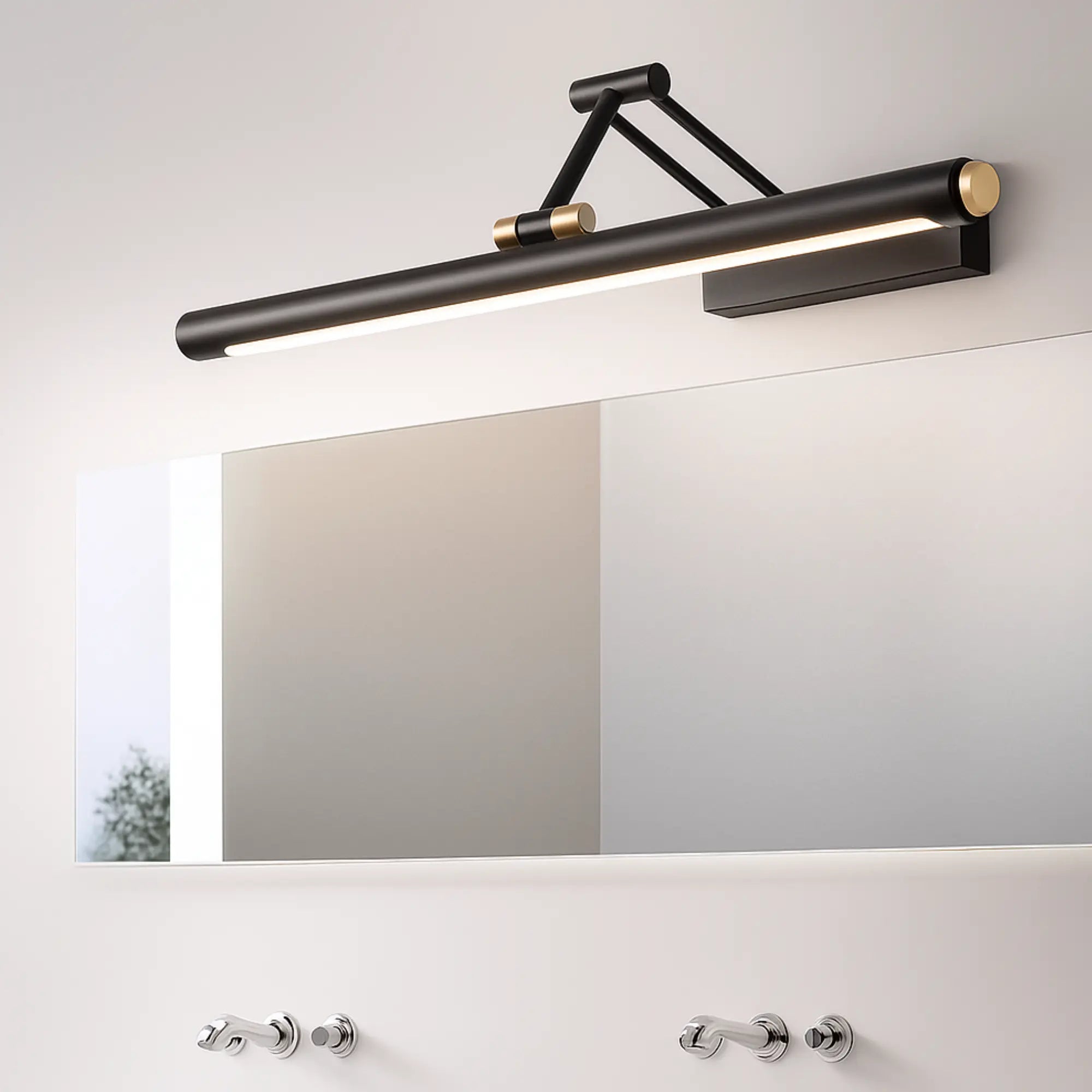 Le LUMINAIRE MAISON applique murale LED moderne étanche éclaire, fixée au-dessus du miroir.