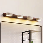 Luminaire mural LED en bois clair travertin, design minimaliste, quatre lumières cylindriques.