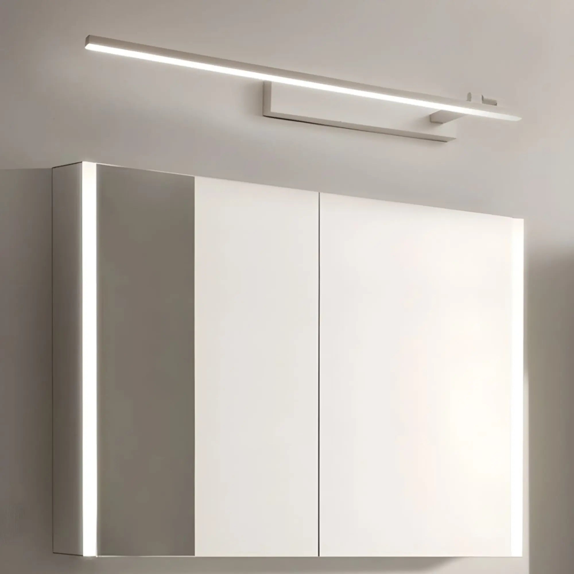 LUMINAIRE MAISON applique murale LED linéaire orientable, design moderne et élégant, éclaire la salle de bain.