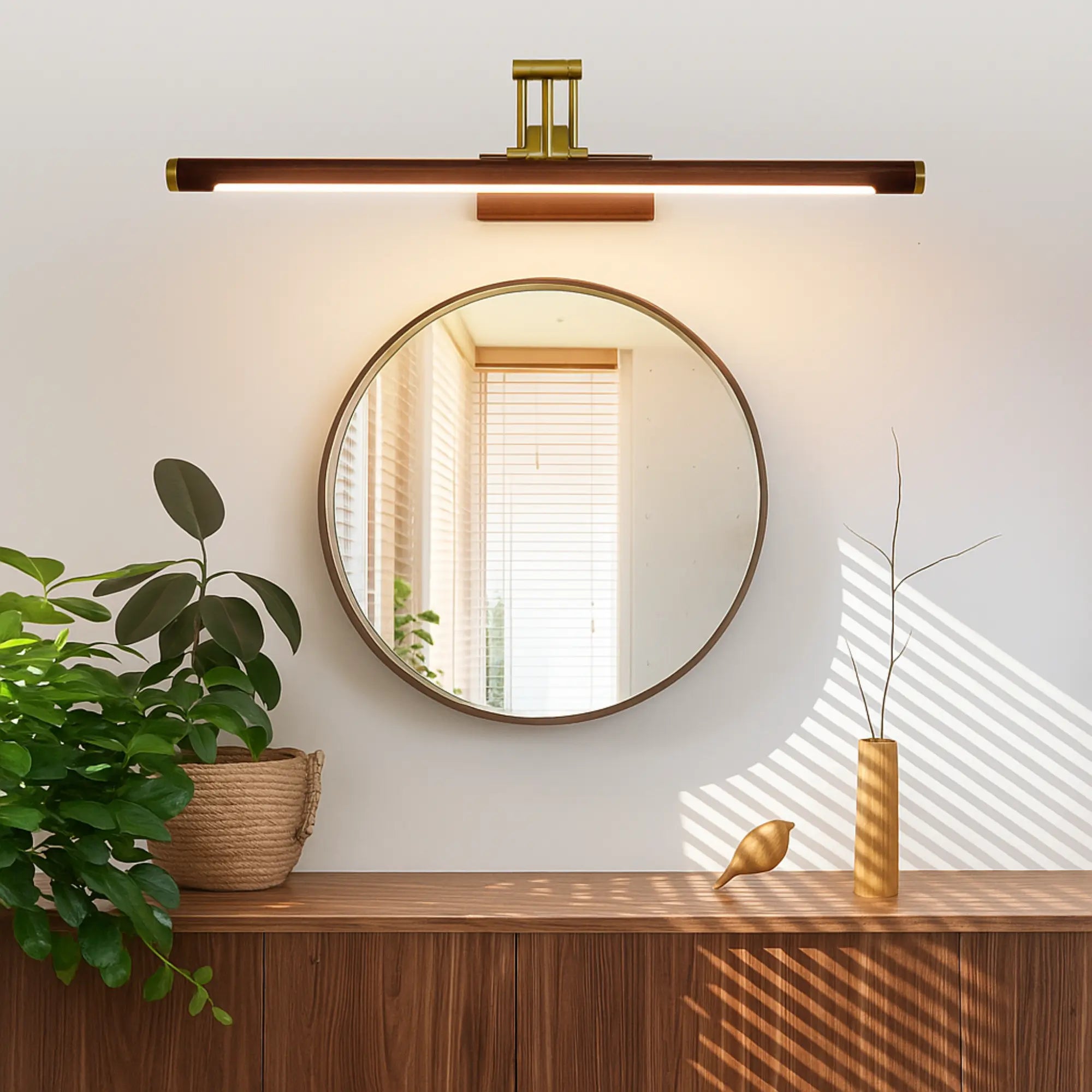 Luminaire mural LED bois doré moderne éclaire élégamment, design épuré et chaleureux.