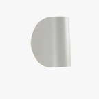 Luminaire mural blanc demi-cercle en métal avec LED intégrée, style moderne et épuré.