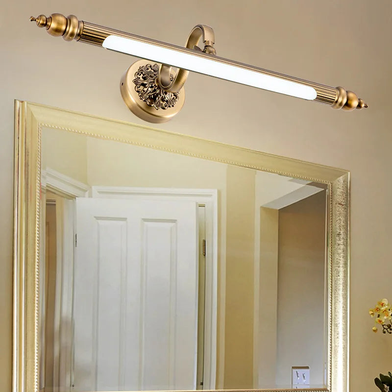 Luminaire rétro doré LED acrylique fixé au mur, éclairage salle de bain élégant.