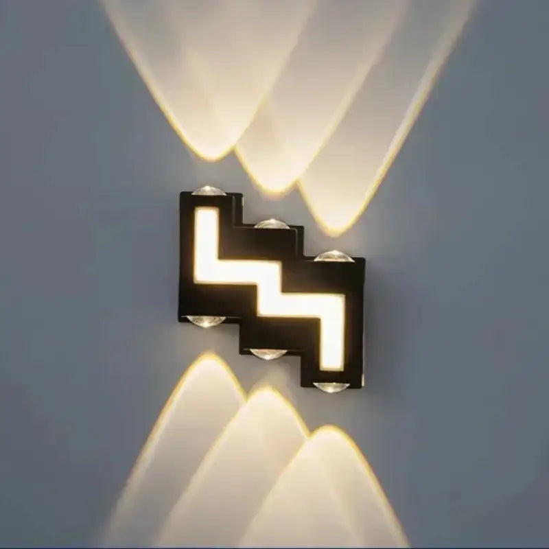 Luminaire mural moderne en aluminium, motif zigzag, éclaire blanc triangle pour ambiance élégante.