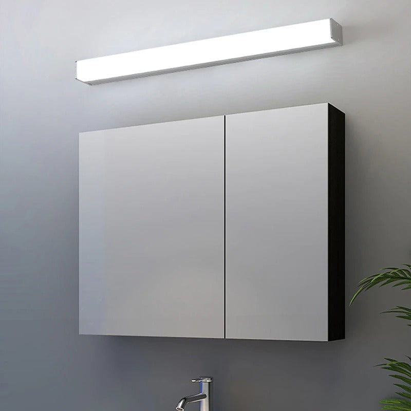 Discover modern elegance: ORLUNE HOME LED wall light in adjustable black chrome.